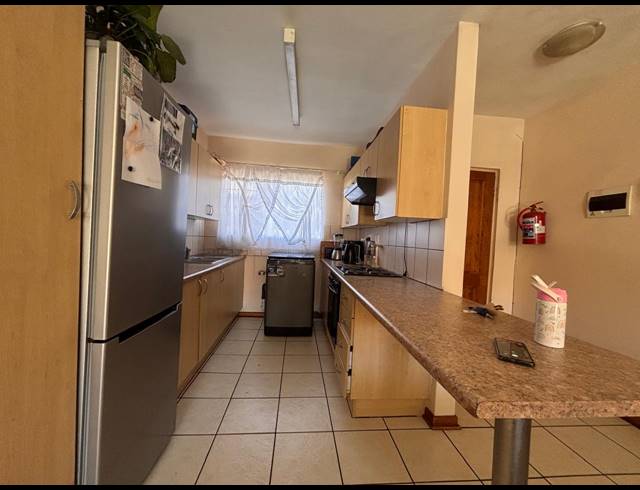 2 BEDROOM APARTMENT TO LET IN PELLISSIER